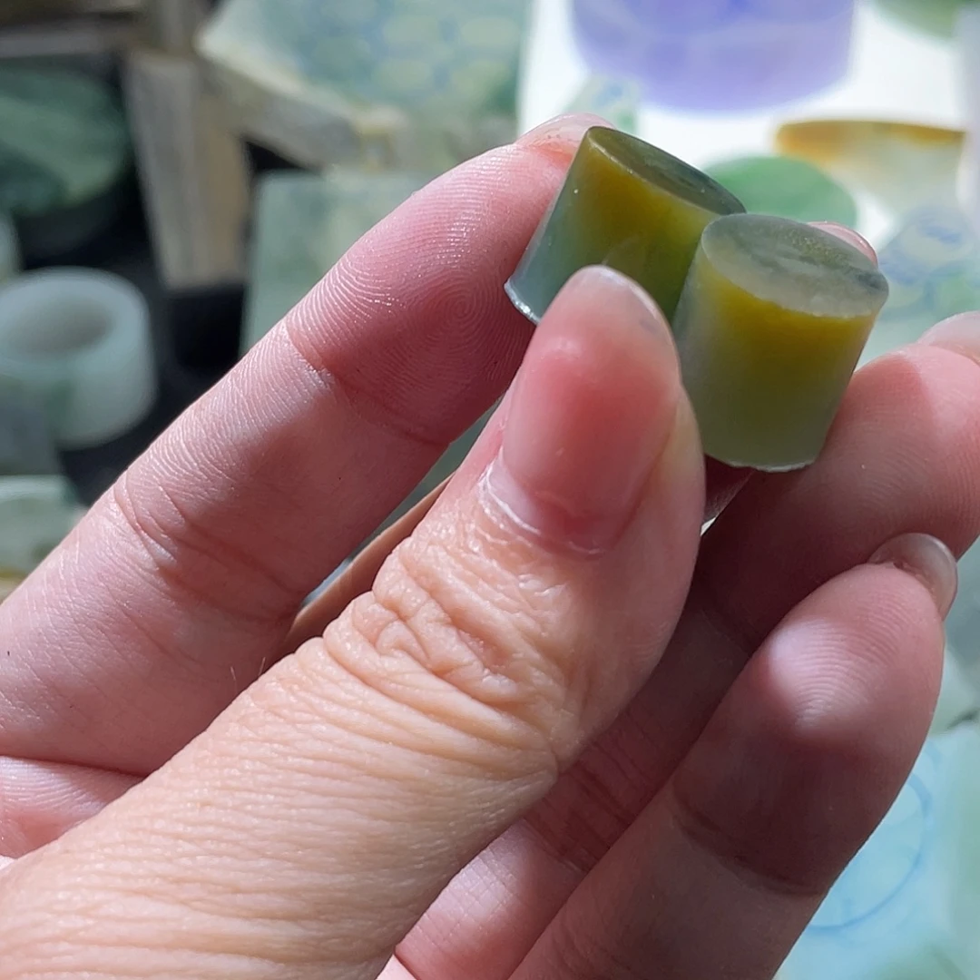 妹***猪定制翡翠未镶嵌珠子