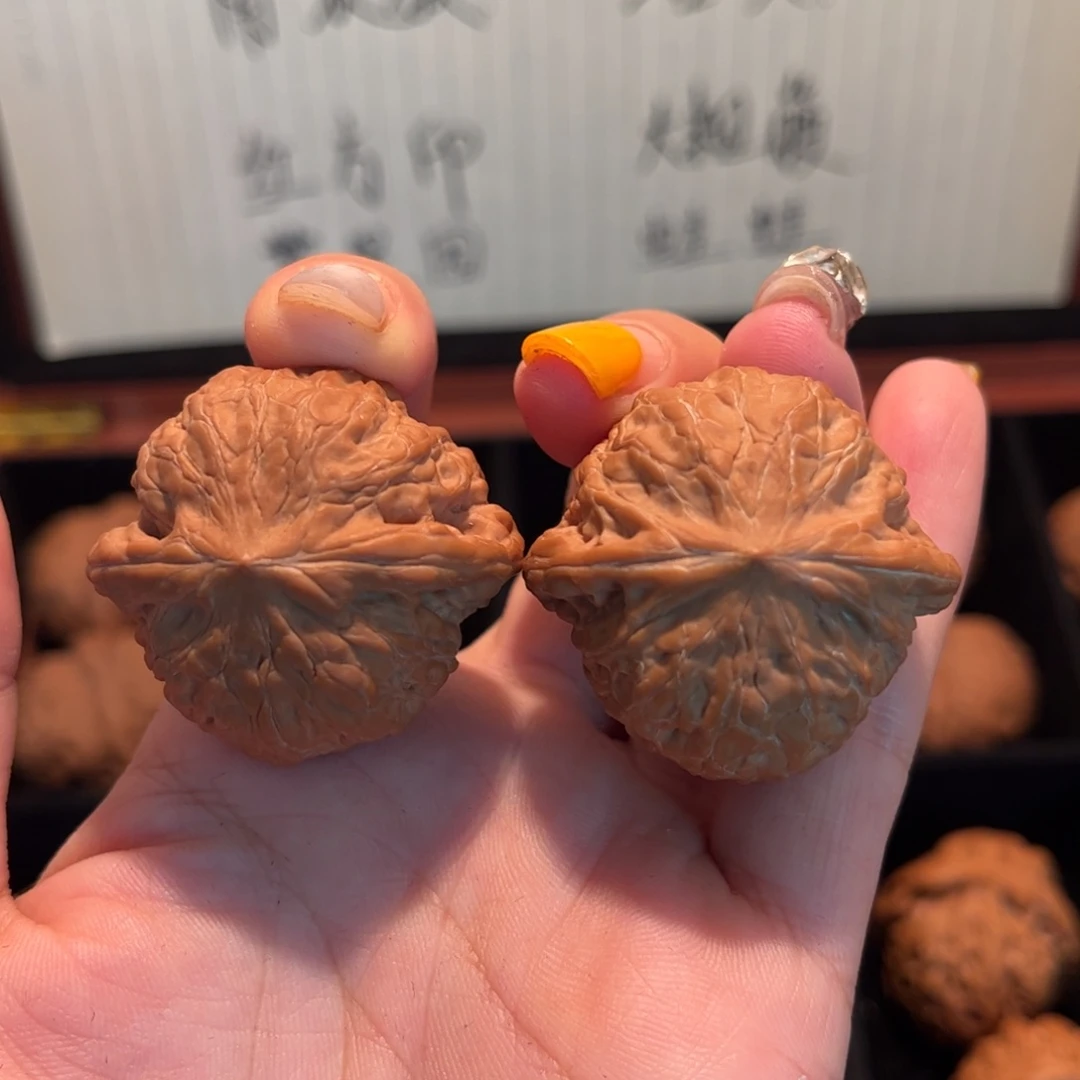 吊坠桃核铁锤妹妹