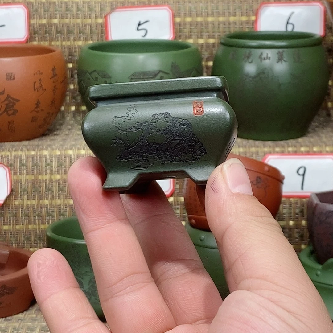 紫砂花盆我在看书