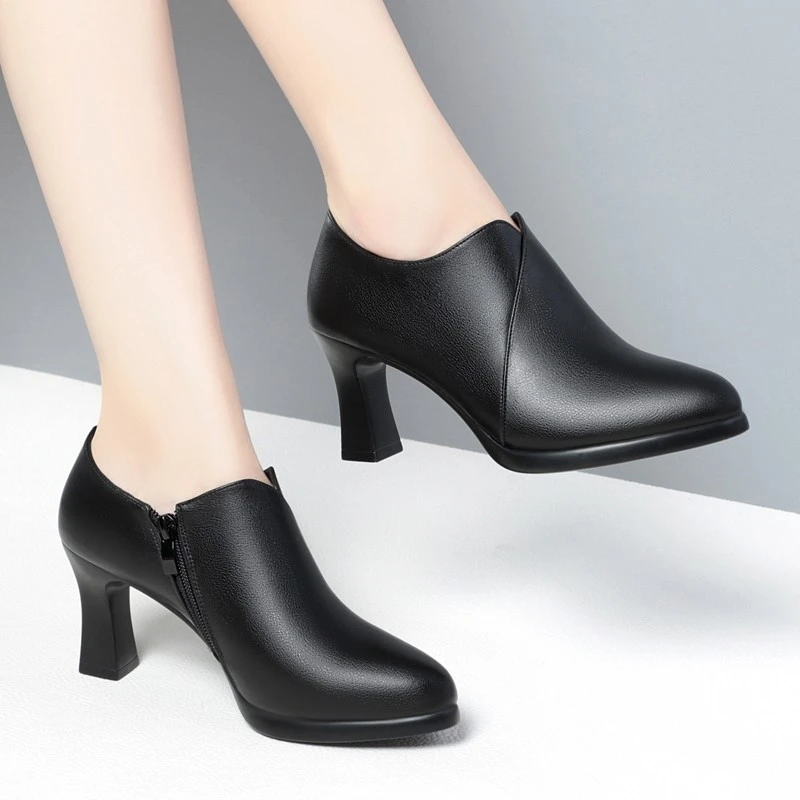 妈妈鞋子软底春秋款单鞋女鞋2025新款中年中老年高跟真皮春季皮鞋