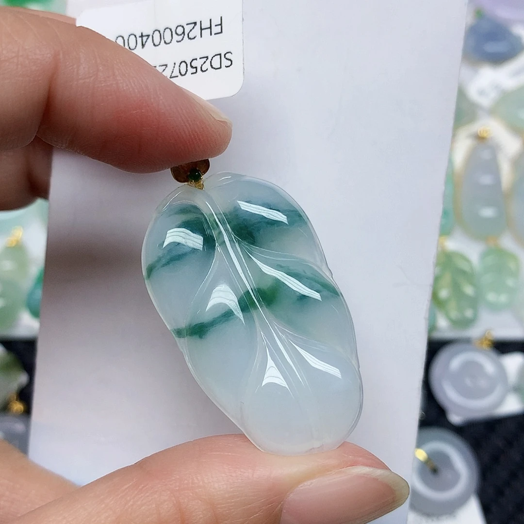 翡翠18K金镶嵌颈饰3467899