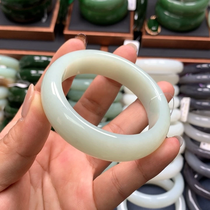 【闪购商品】未镶嵌手镯和田玉