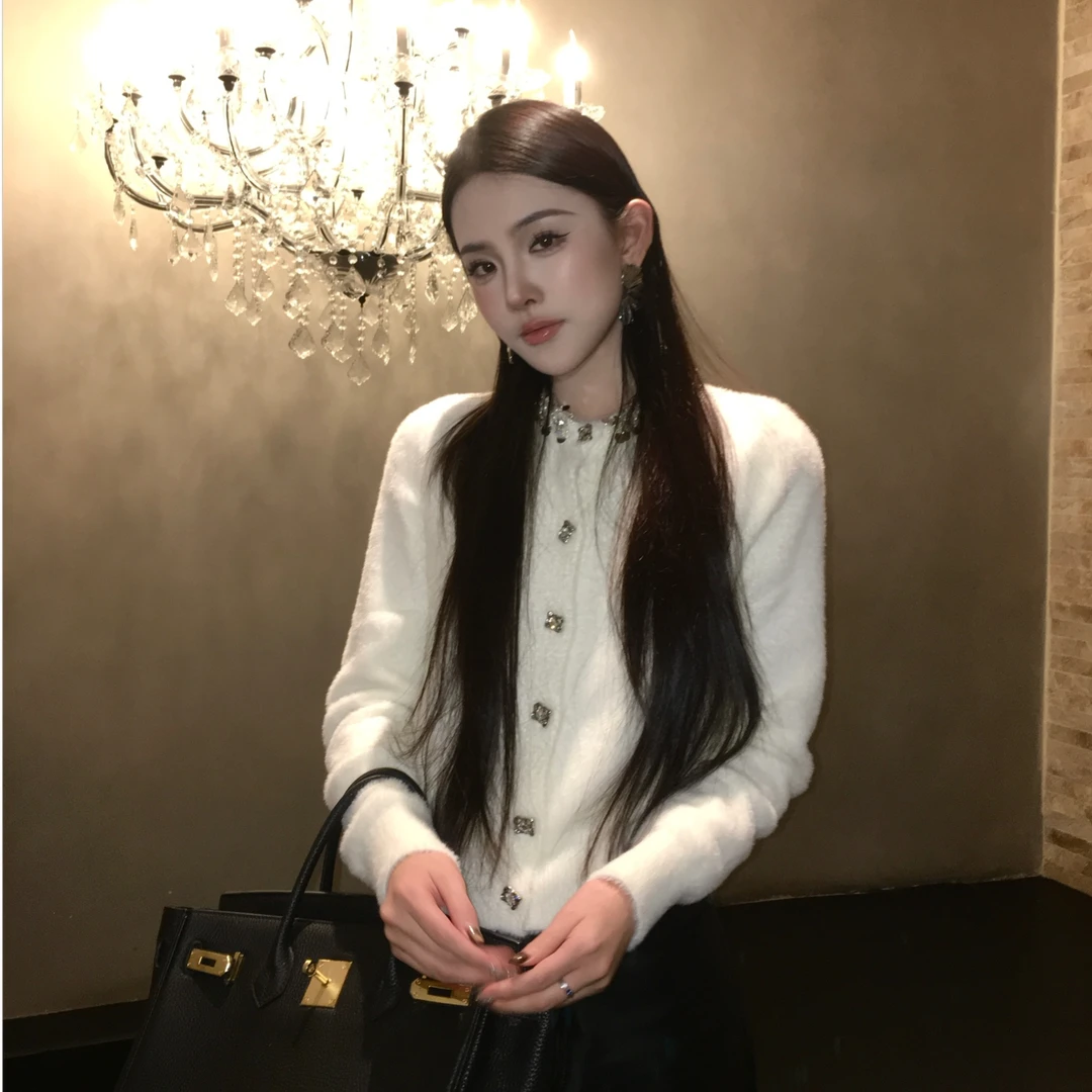 【雯雯自制】白色小香风镶钻针织开衫女新款圆领气质毛毛上衣W035