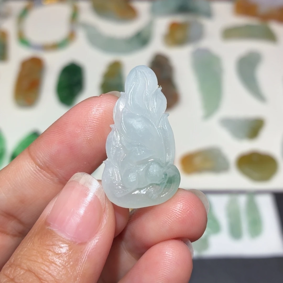 定制翡翠未镶嵌九尾狐