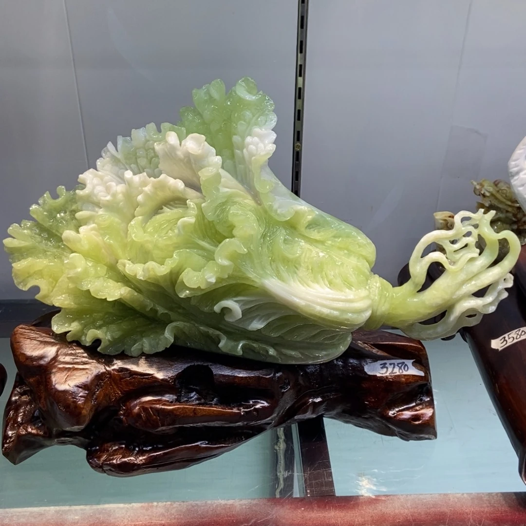 蛇纹石玉（覆膜）未镶嵌珠宝奇石