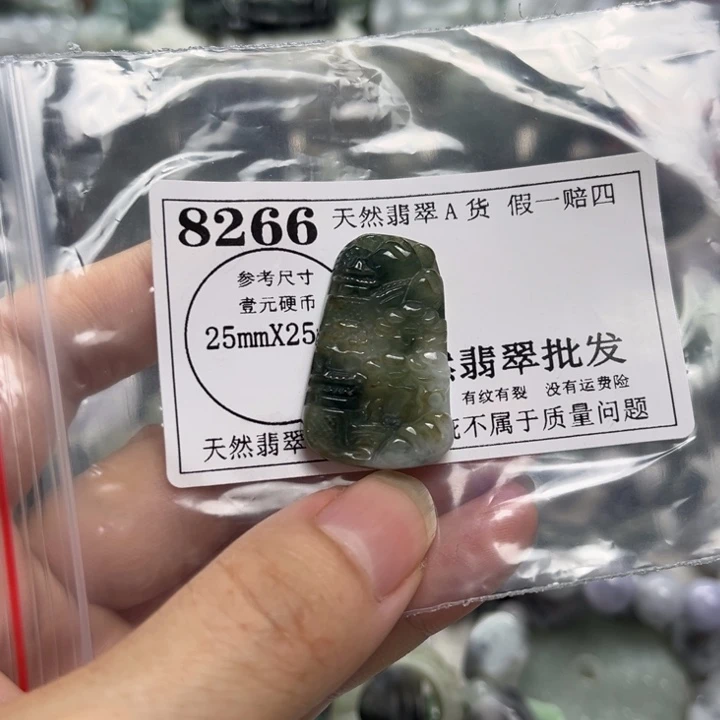 翡翠未镶嵌颈饰8266