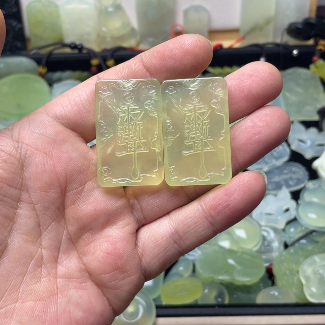 未镶嵌蛇纹石玉颈饰理*