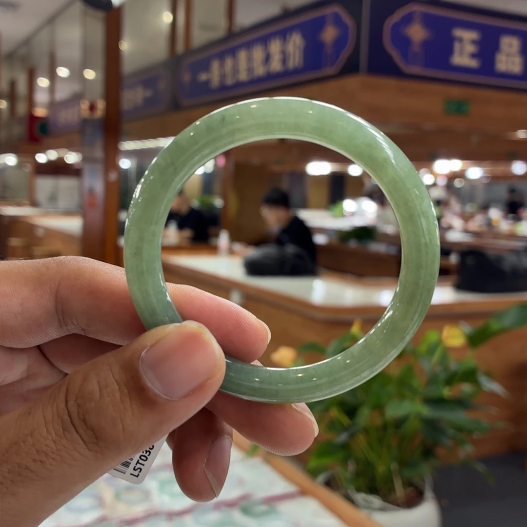 未镶嵌手镯翡翠手镯