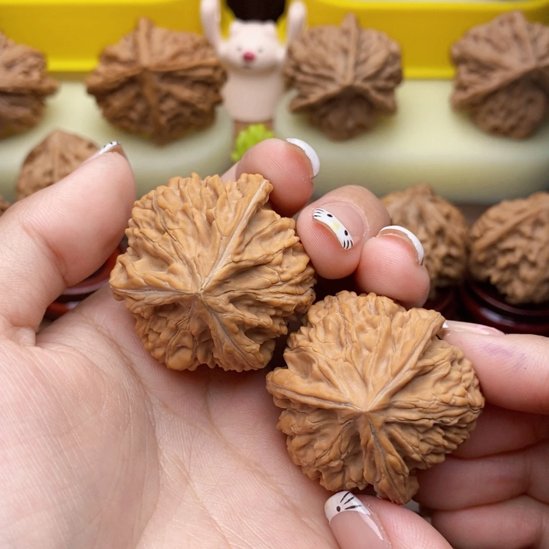 文玩核桃吊坠画***北文山三棱 37.5尺寸 112号