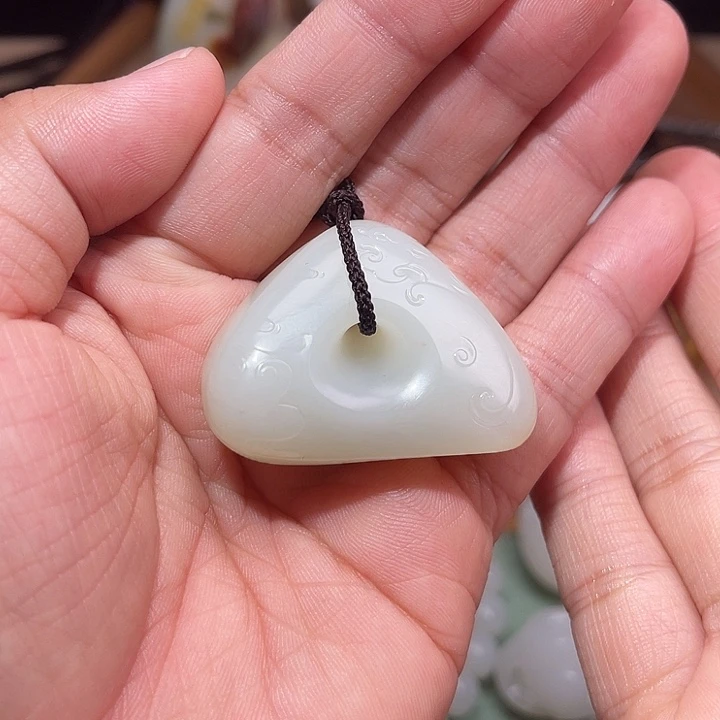 -***-和田玉未镶嵌颈饰