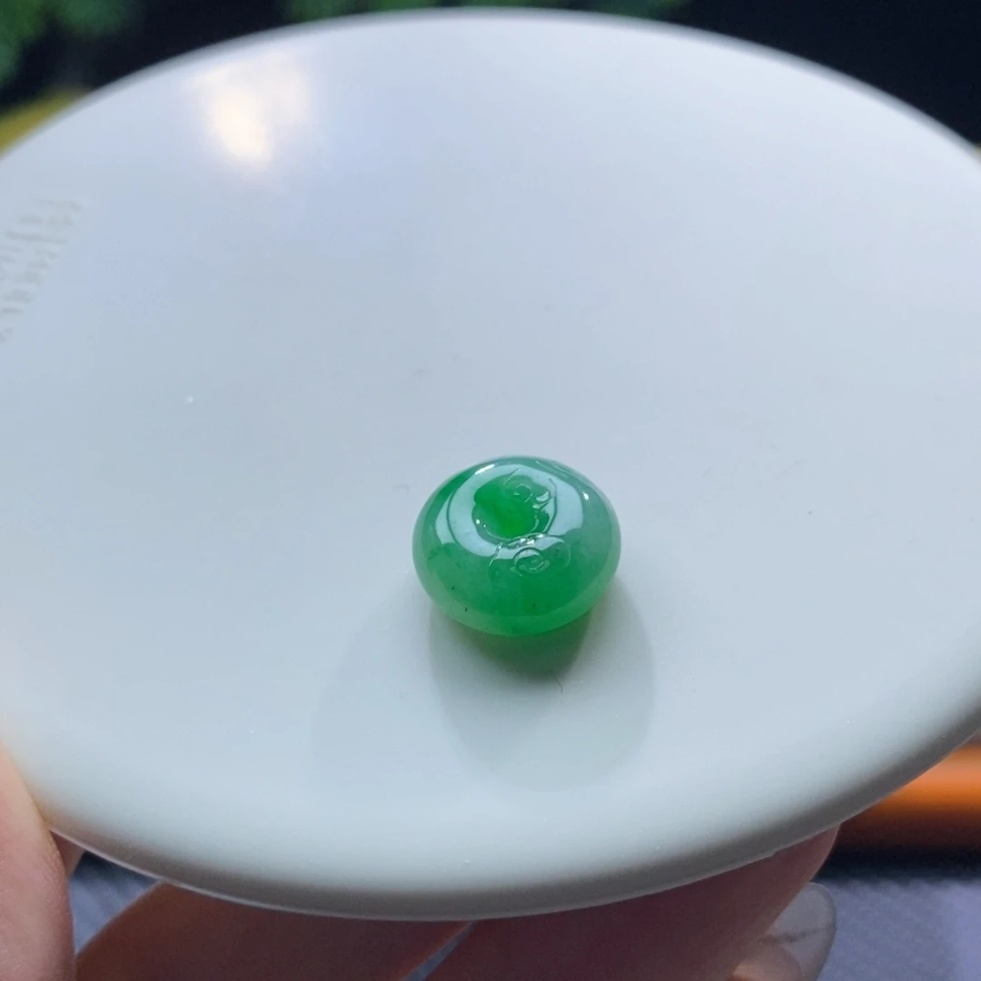 翡翠未镶嵌颈饰翡翠辣绿小扣
