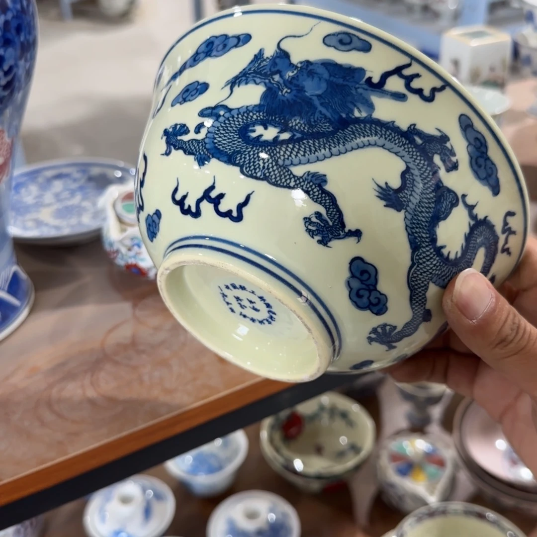 瓷片摆件上都放的了几条内裤呀