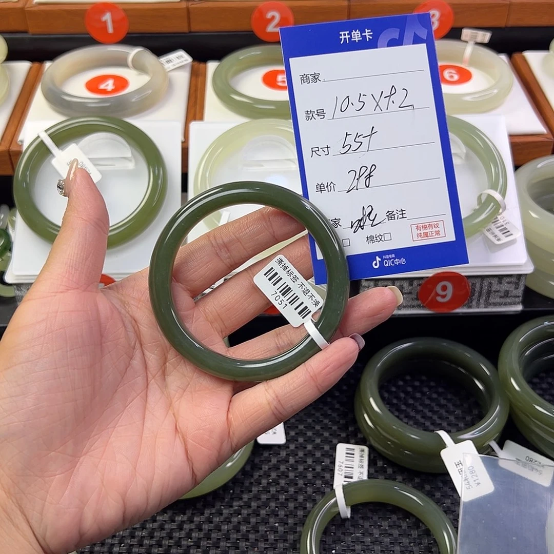 啦***啦和田玉未镶嵌手镯