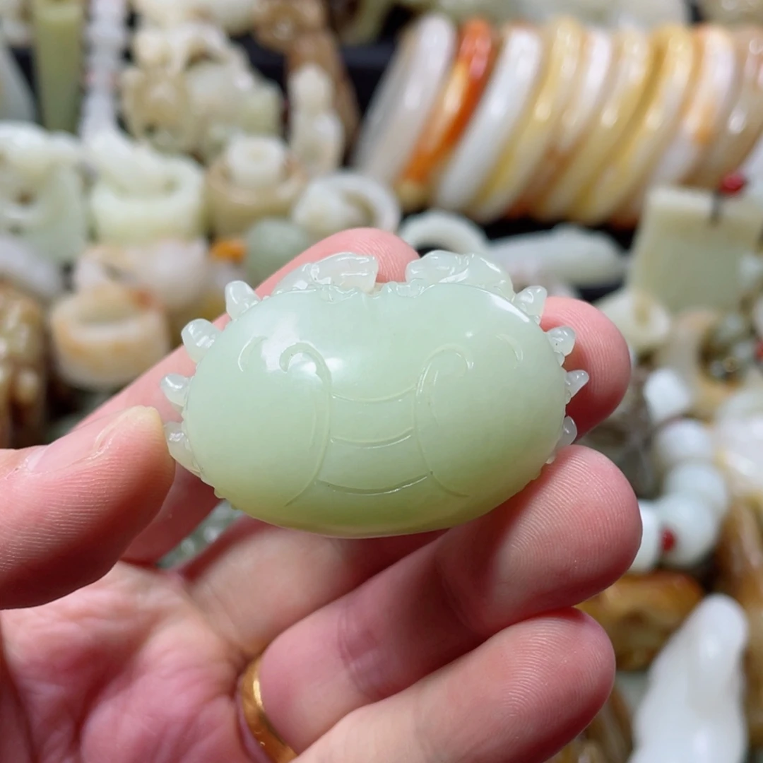 《***》和田玉未镶嵌把件