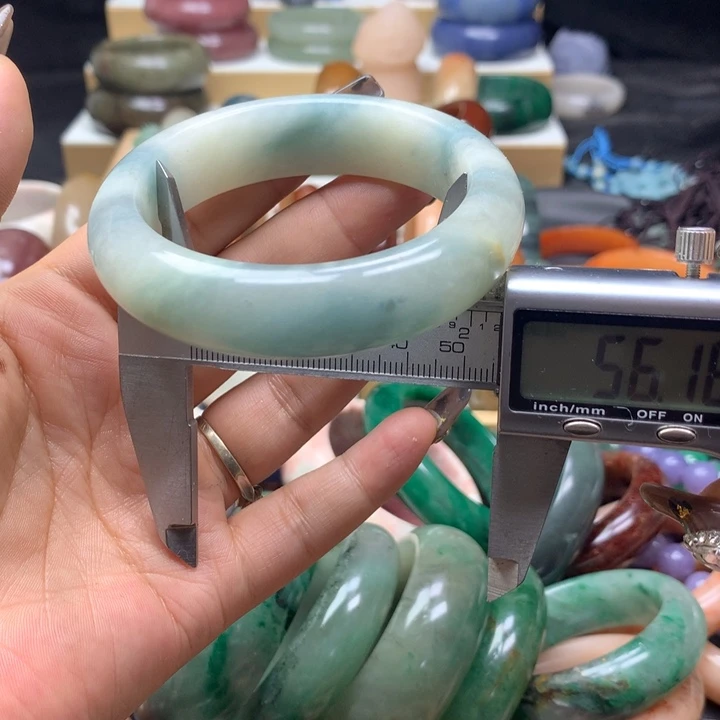 未镶嵌手镯石英质玉