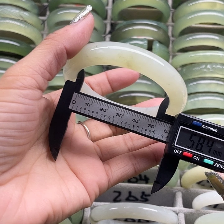 蛇纹石玉未镶嵌手镯265