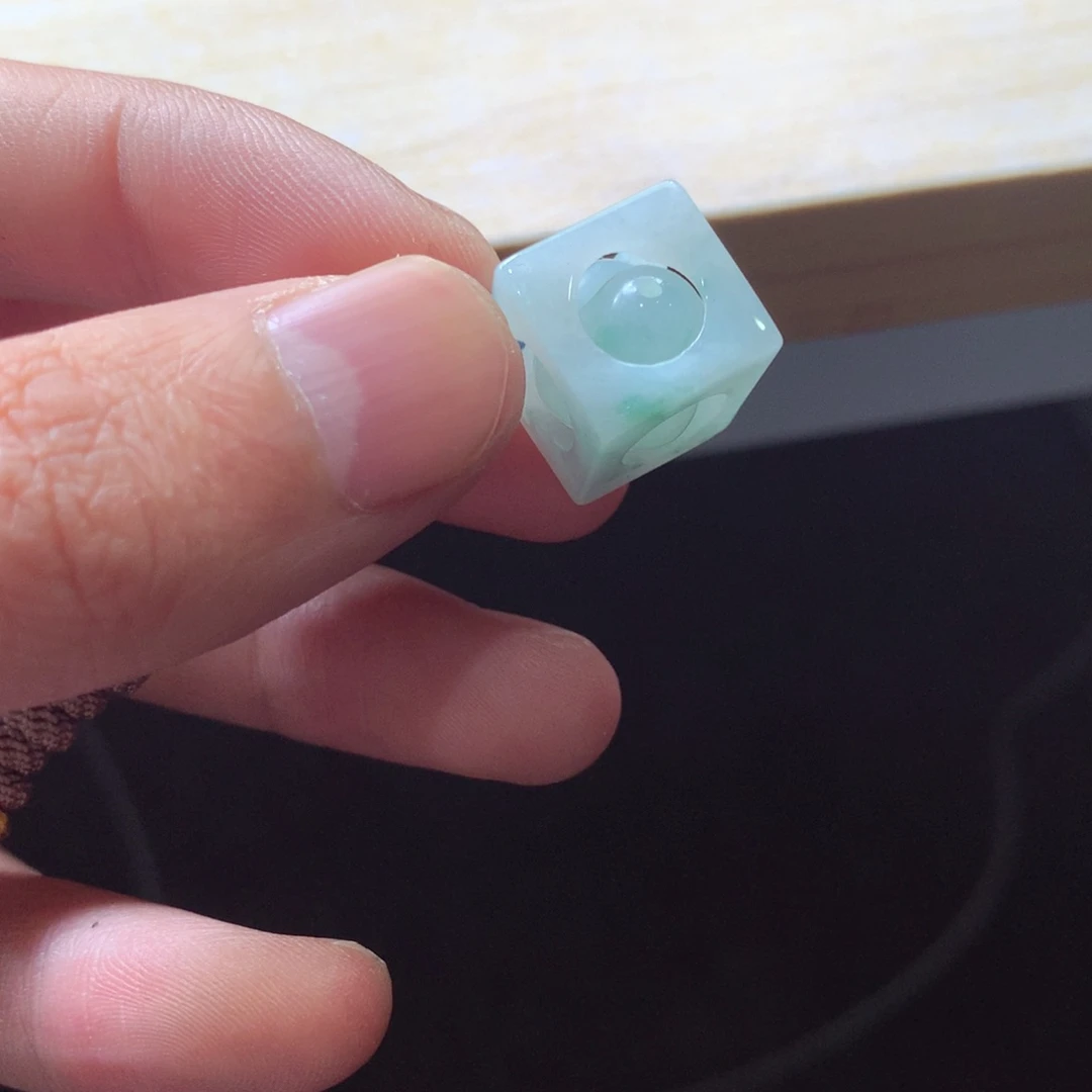 翡翠颈饰未镶嵌吊坠