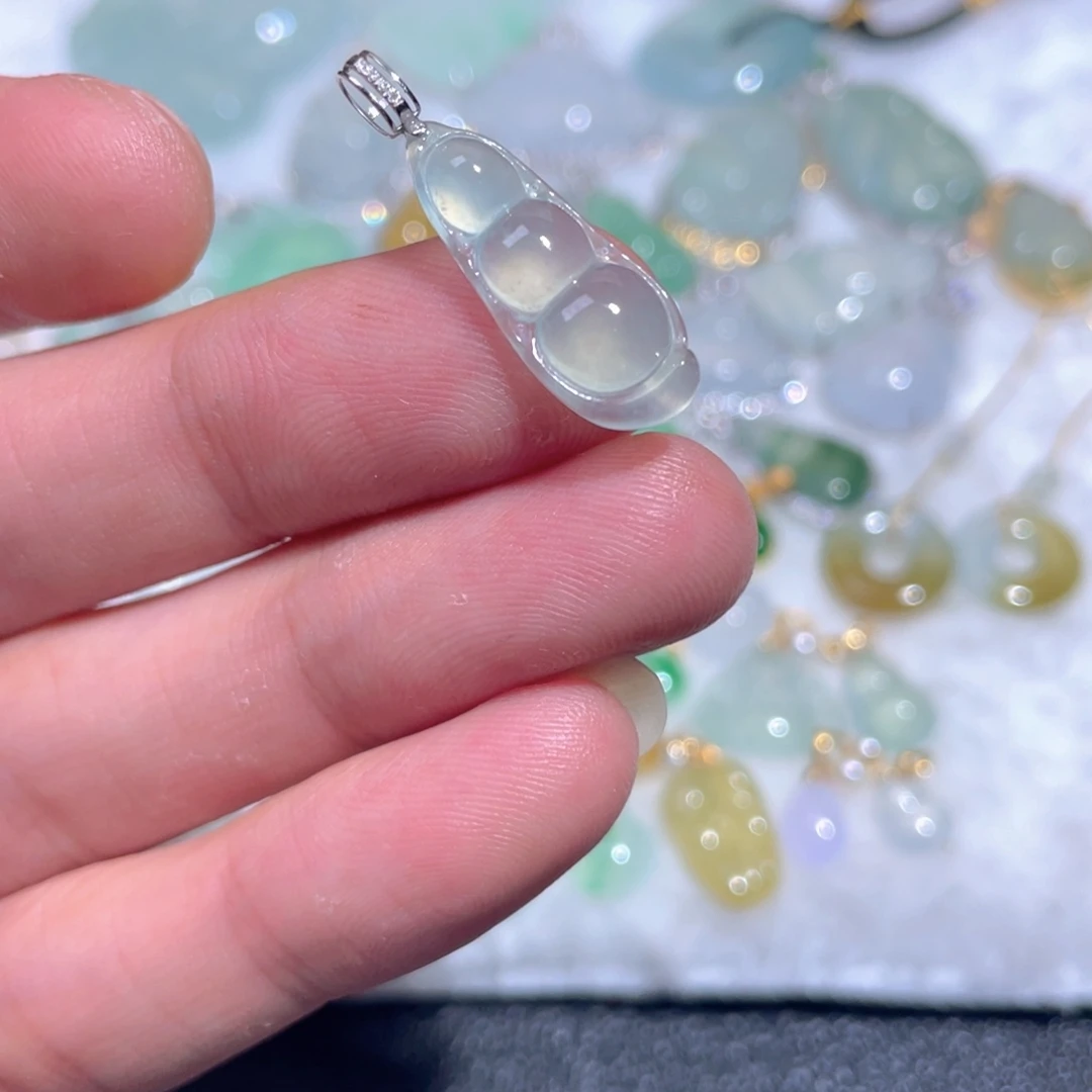 翡翠18K金镶嵌颈饰翡翠