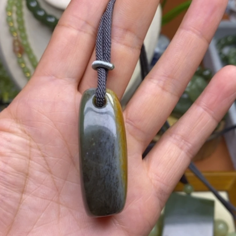 【闪购商品】未镶嵌岫岩河磨玉（透闪石质玉）挂件