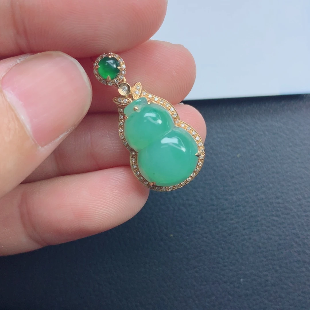 翡翠颈饰未镶嵌葫芦