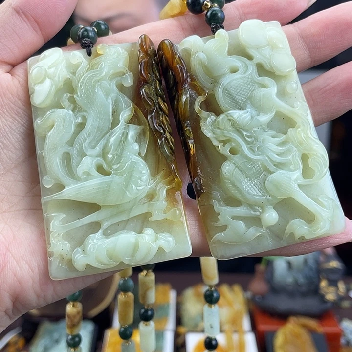 未镶嵌蛇纹石玉颈饰