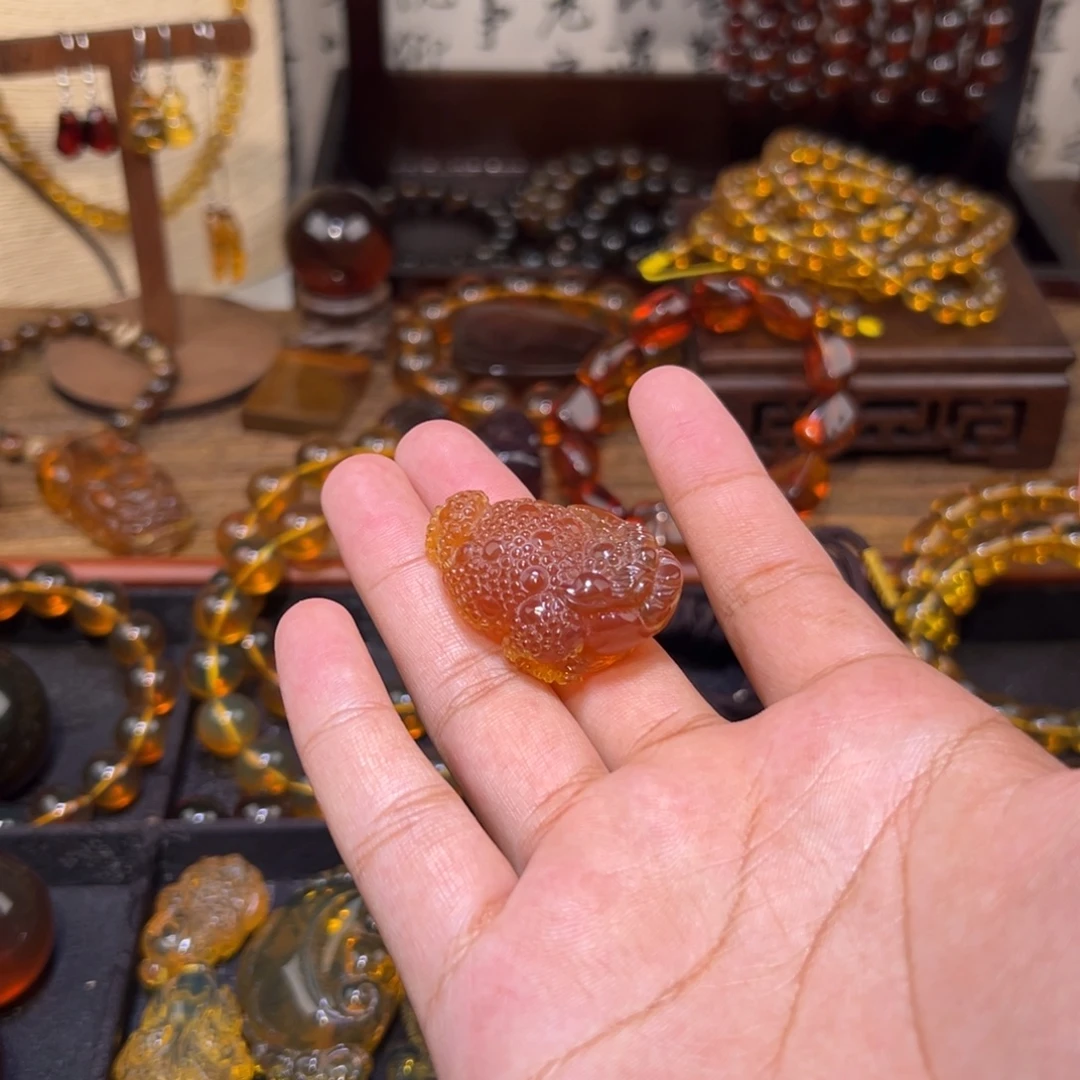 琥珀未镶嵌颈饰金蟾