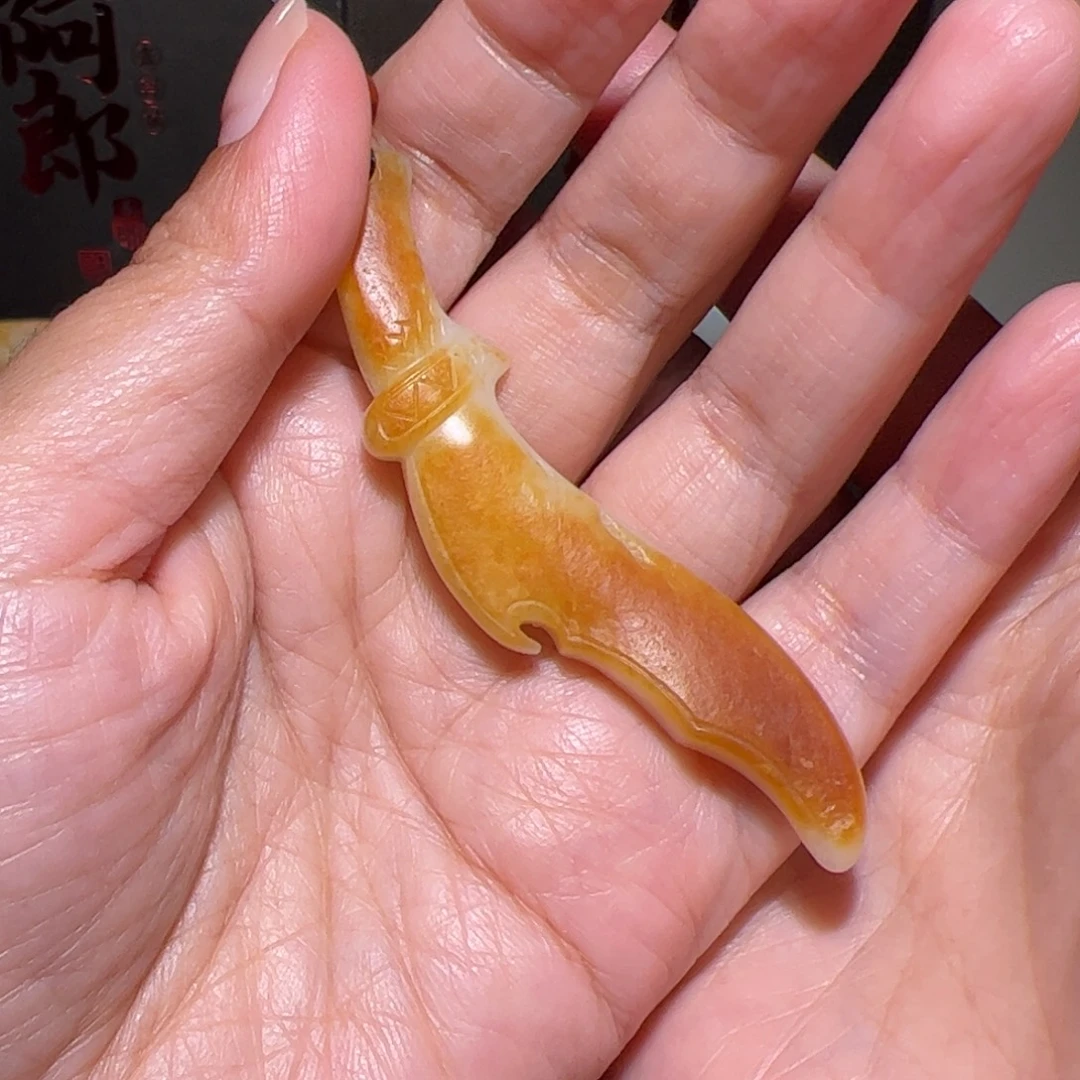 信***藏和田玉未镶嵌颈饰