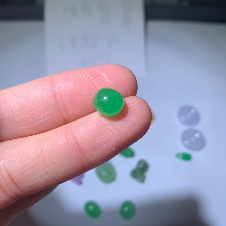 一***税翡翠未镶嵌颈饰挂件