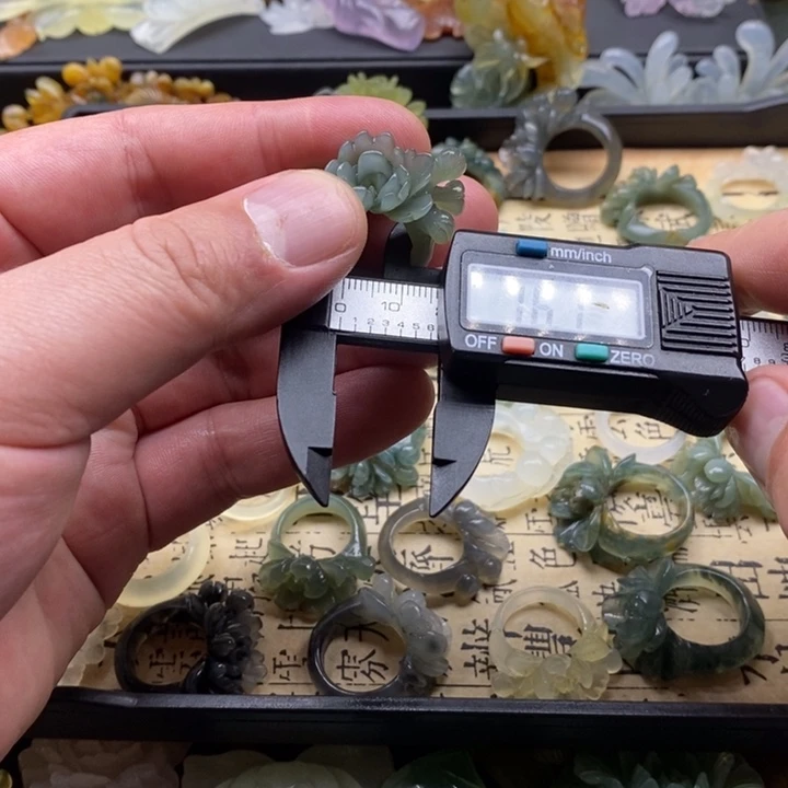 蛇纹石玉合金颈饰