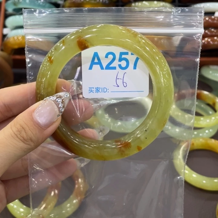 宝***饰蛇纹石玉未镶嵌手镯