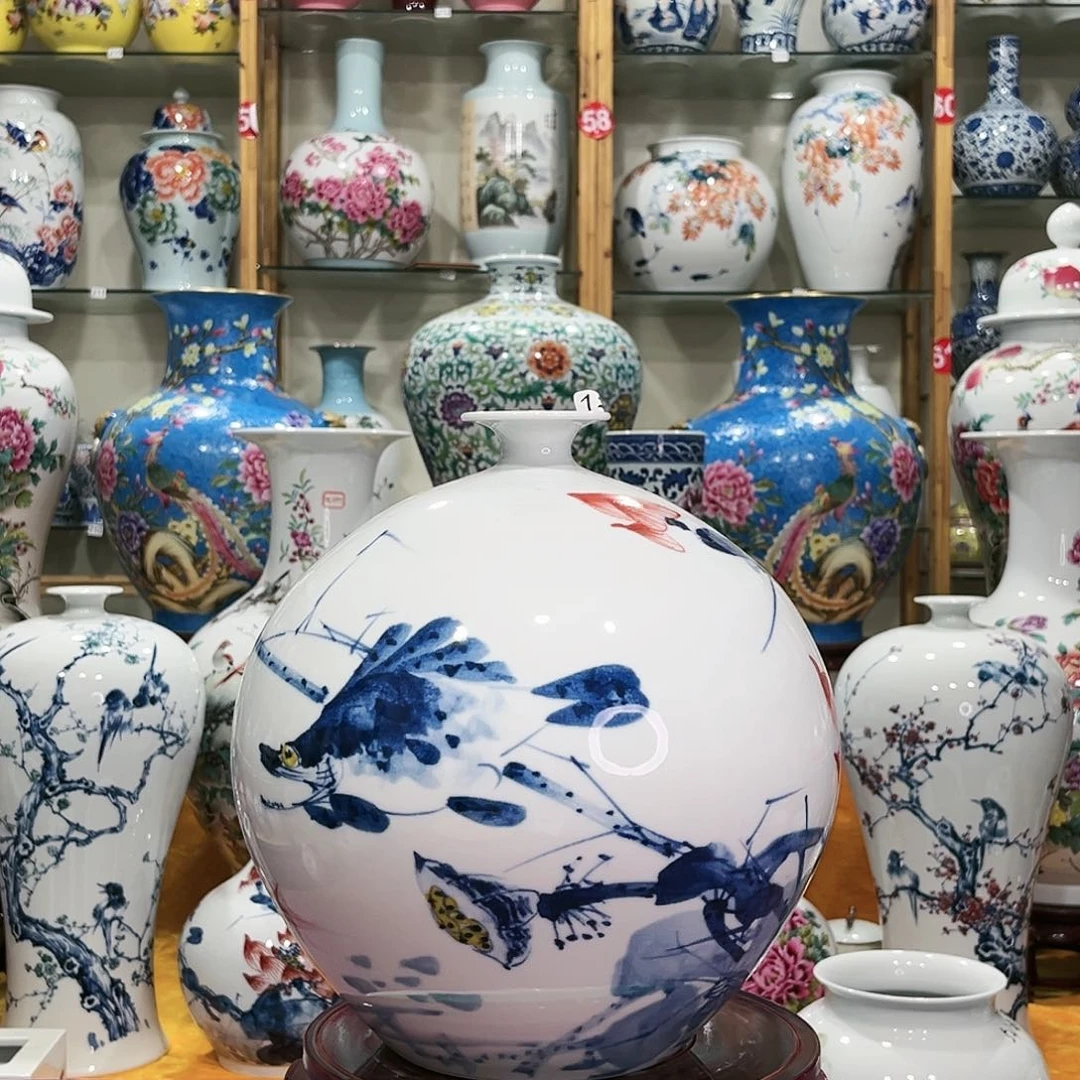 摆件明****。景德镇的陶瓷