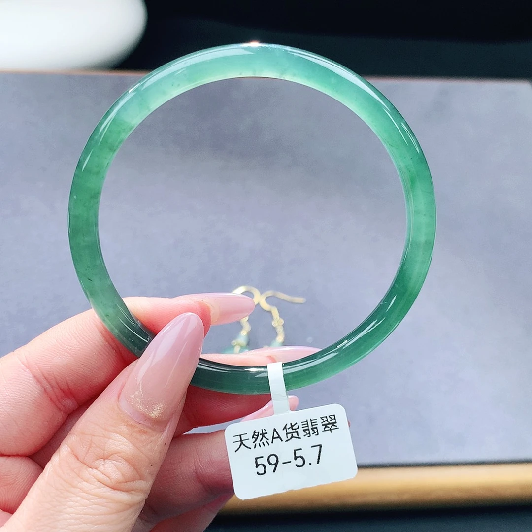 未镶嵌手镯（圆镯）翡翠