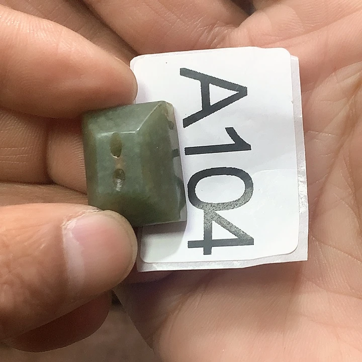 和田玉颈饰未镶嵌波*