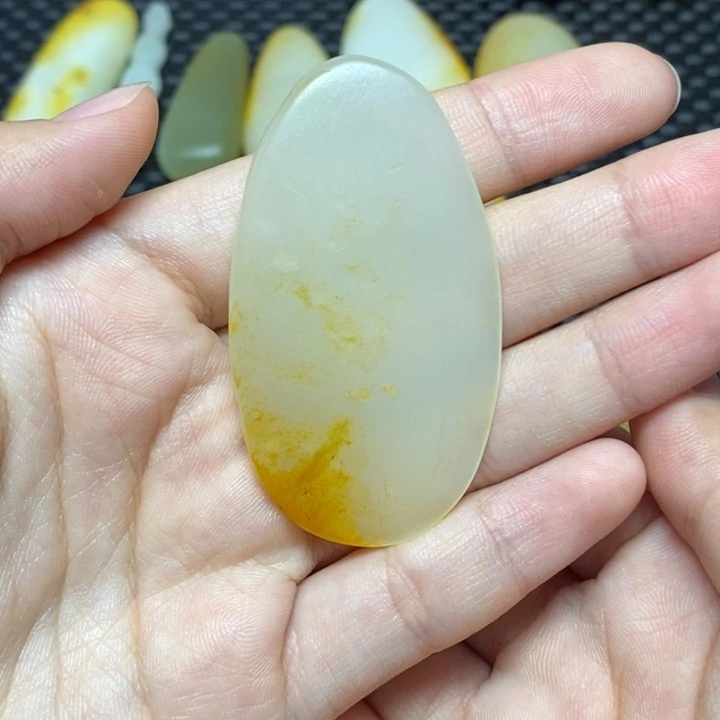 和田玉未镶嵌挂件