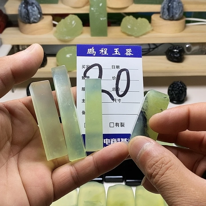 岫玉未镶嵌手把件都**?
