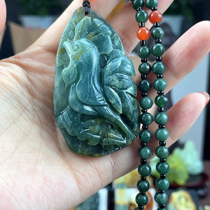 蛇纹石玉颈饰未镶嵌