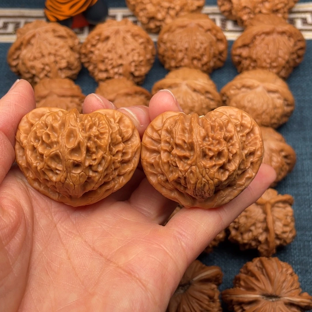 文玩核桃把件43全品毕业桃心宫灯