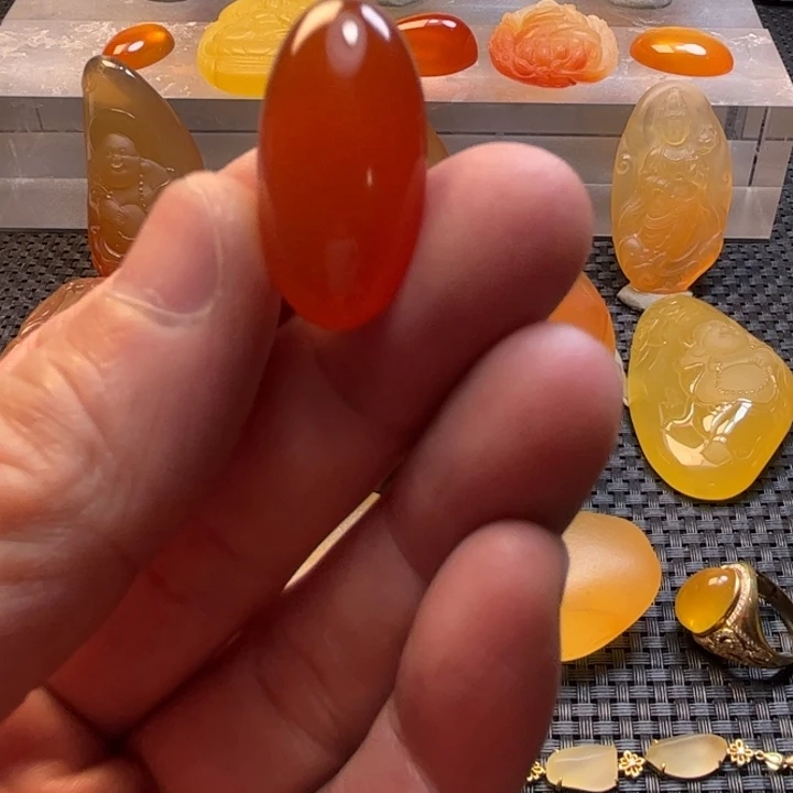 小***果石英质玉未镶嵌旦面