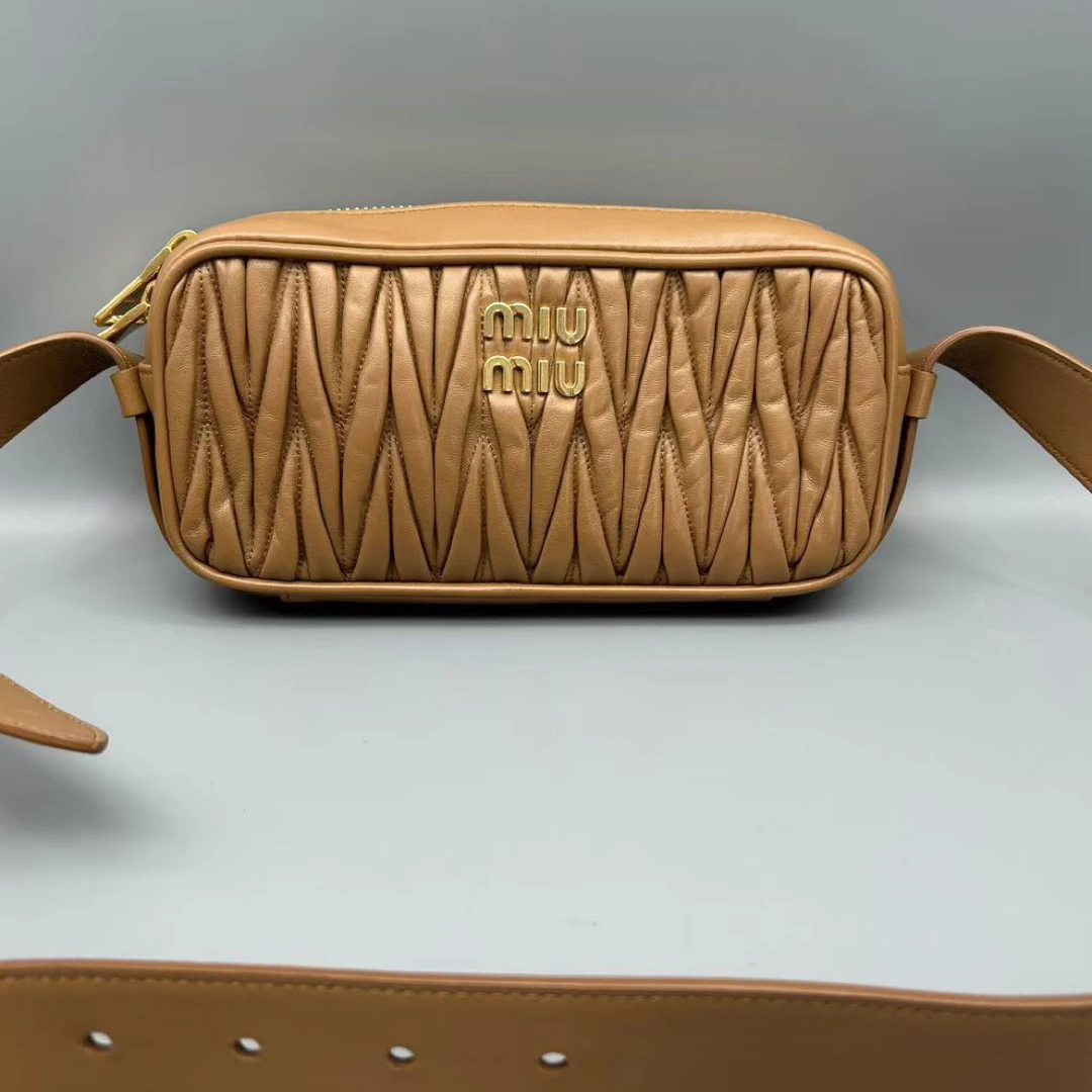 95新 MIU MIU/缪缪 MIU MIU缪缪焦糖色褶皱单肩包 9232