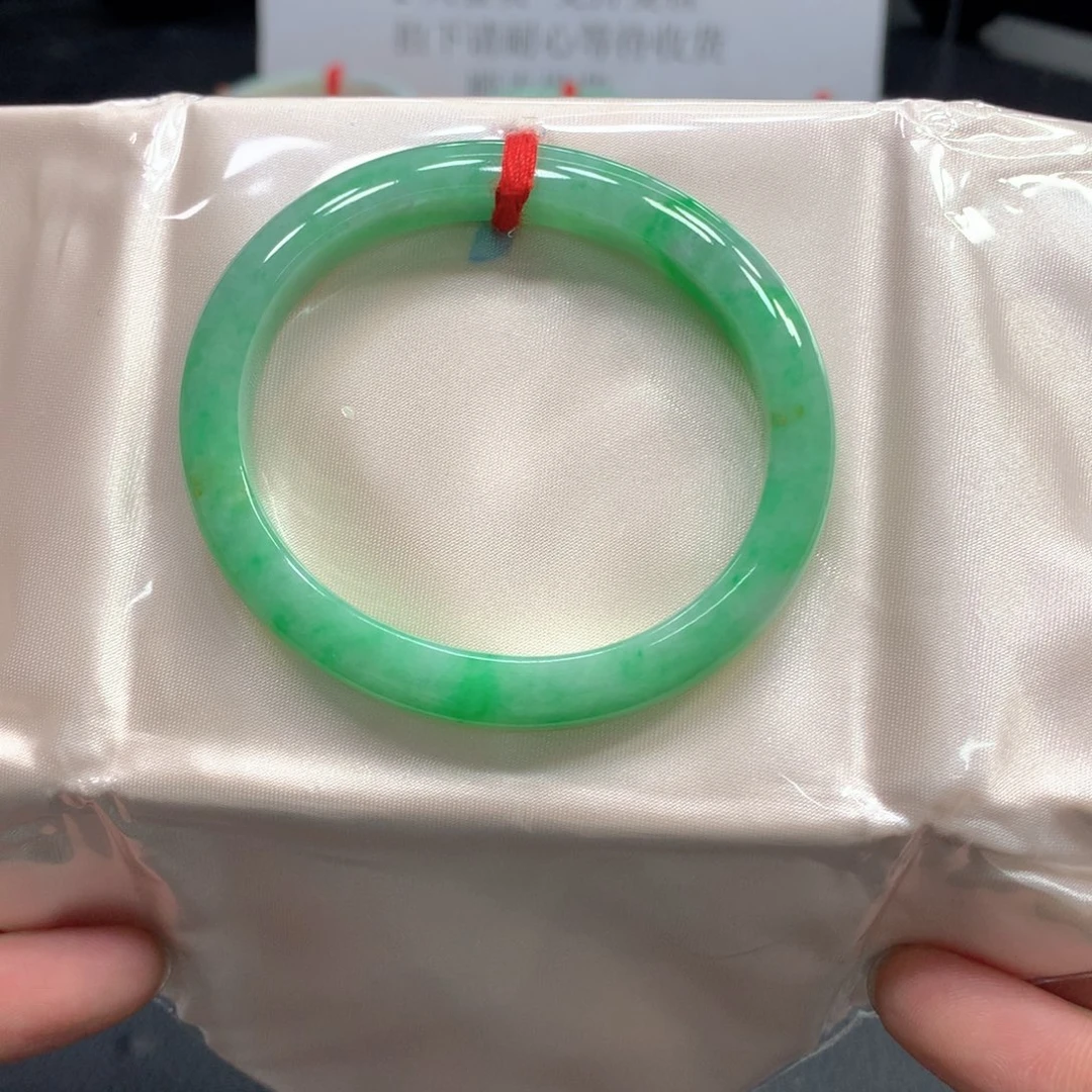 翡翠手镯（贵妃镯）未镶嵌翡翠（53贵妃）