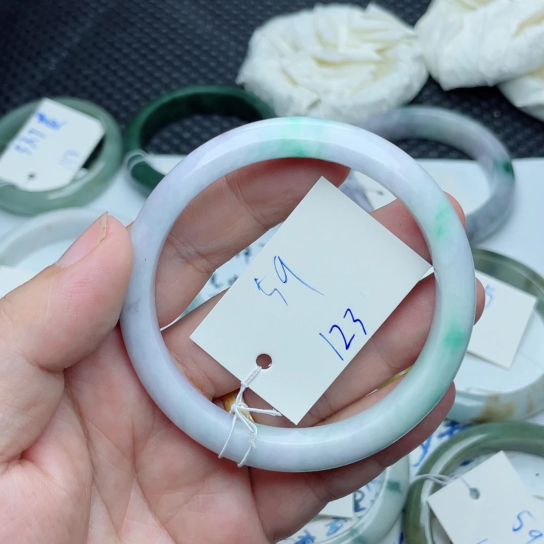 未镶嵌手镯翡翠半**?翡翠手镯123