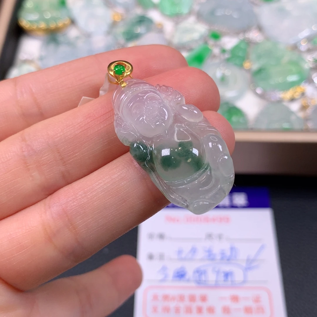 A***官颈饰18K金镶嵌翡翠