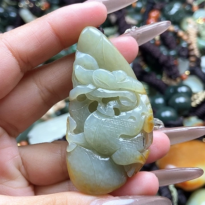 和田玉颈饰足铂镶嵌