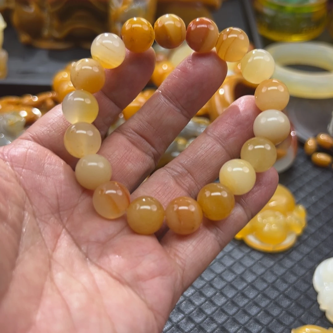 颈饰未镶嵌石英质玉