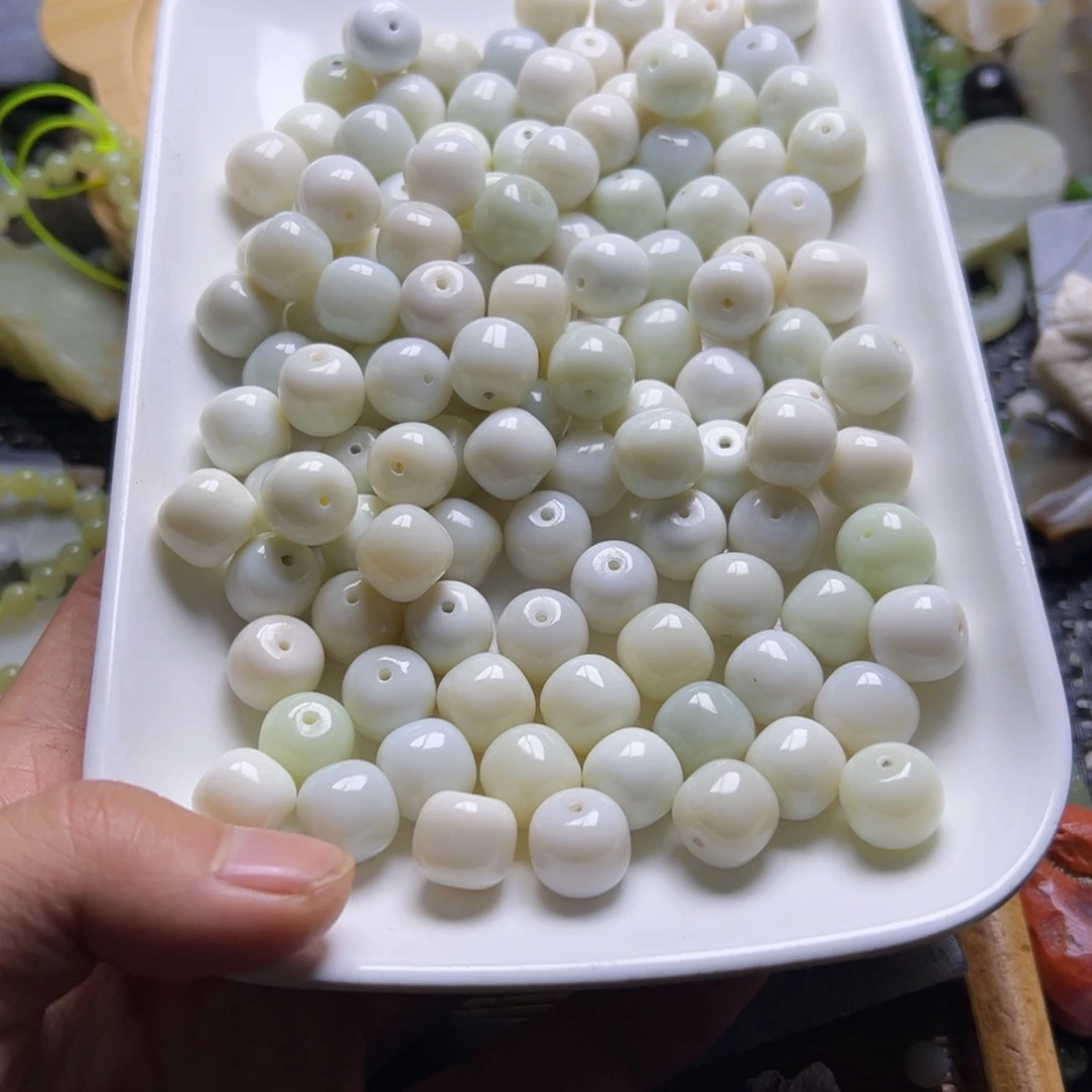 青***房和田玉（糖玉）未镶嵌挂件