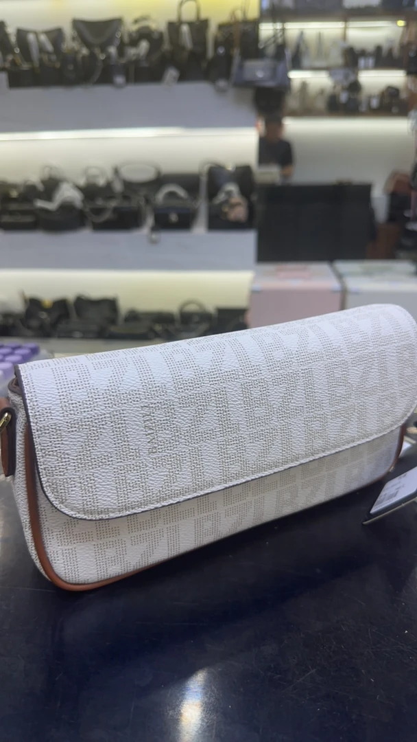 包唯  小众设计单色款