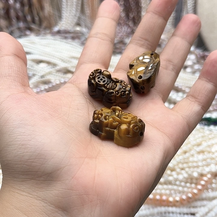 未镶嵌玛瑙/玉髓珠宝半成品一个黄虎眼石貔貅