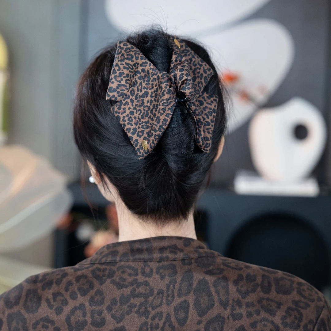 韩版抓夹女2025新款高端秋冬洋气时尚防渭缎面豹纹盘头发抓夹