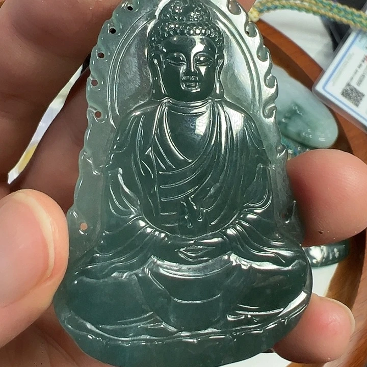 翡翠未镶嵌颈饰大日如来