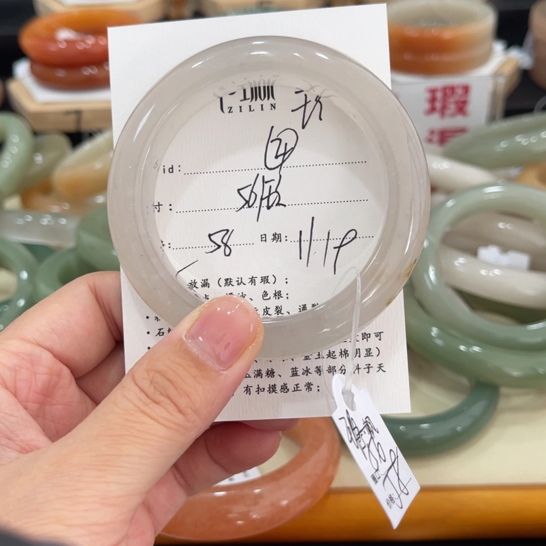 未镶嵌手镯石英质玉